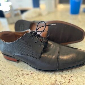 Men’s 9 Florsheim Leather Shoes